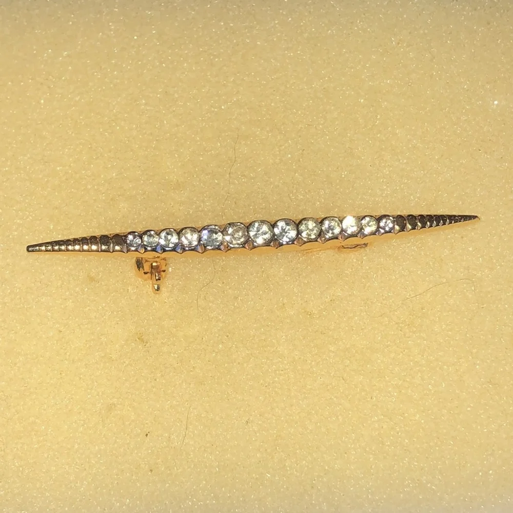 Elegant Vintage Gold Tone Rhinestone Dainty Bar Brooch - Picture 1 of 5